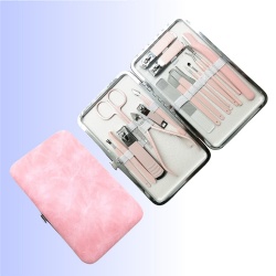 Eyebrow trimmer and manicure tools Barbie pink 18-piece set